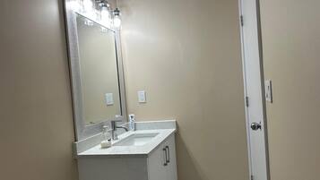 Handtücher, Seife, Shampoo, Toilettenpapier