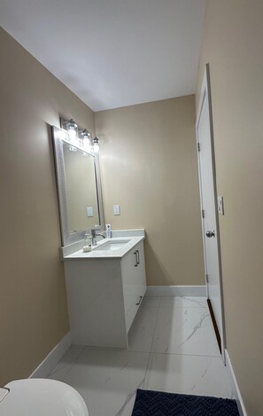 Handtücher, Seife, Shampoo, Toilettenpapier