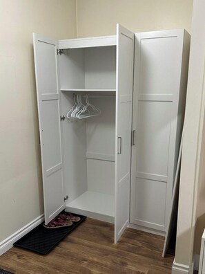 Interior - Cozy Ground-Floor Room w/ Private Bath & Separate Entrance (Delta)