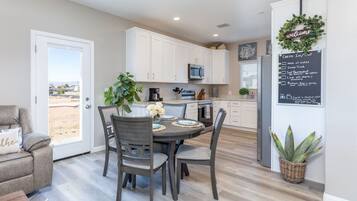 Classic House, Non Smoking, Patio | Dining