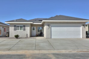 Comfort House, Non Smoking, Patio | Exterior - Shanah's Vacation Rentals (Ridgecrest)