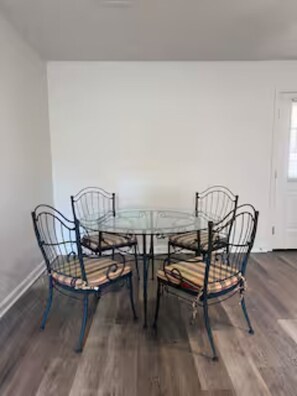 Dining - Cozy 2-bedroom house in welcoming Scott with AC (Scott)
