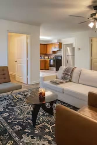 Cozy 2-bedroom house in welcoming Scott with AC