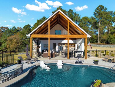 Charming farmhouse in welcoming Four Oaks with highland Cattle, pool and spa