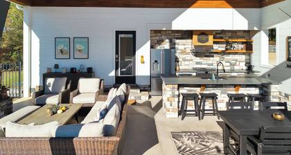 Charming farmhouse in welcoming Four Oaks with highland Cattle, pool and spa