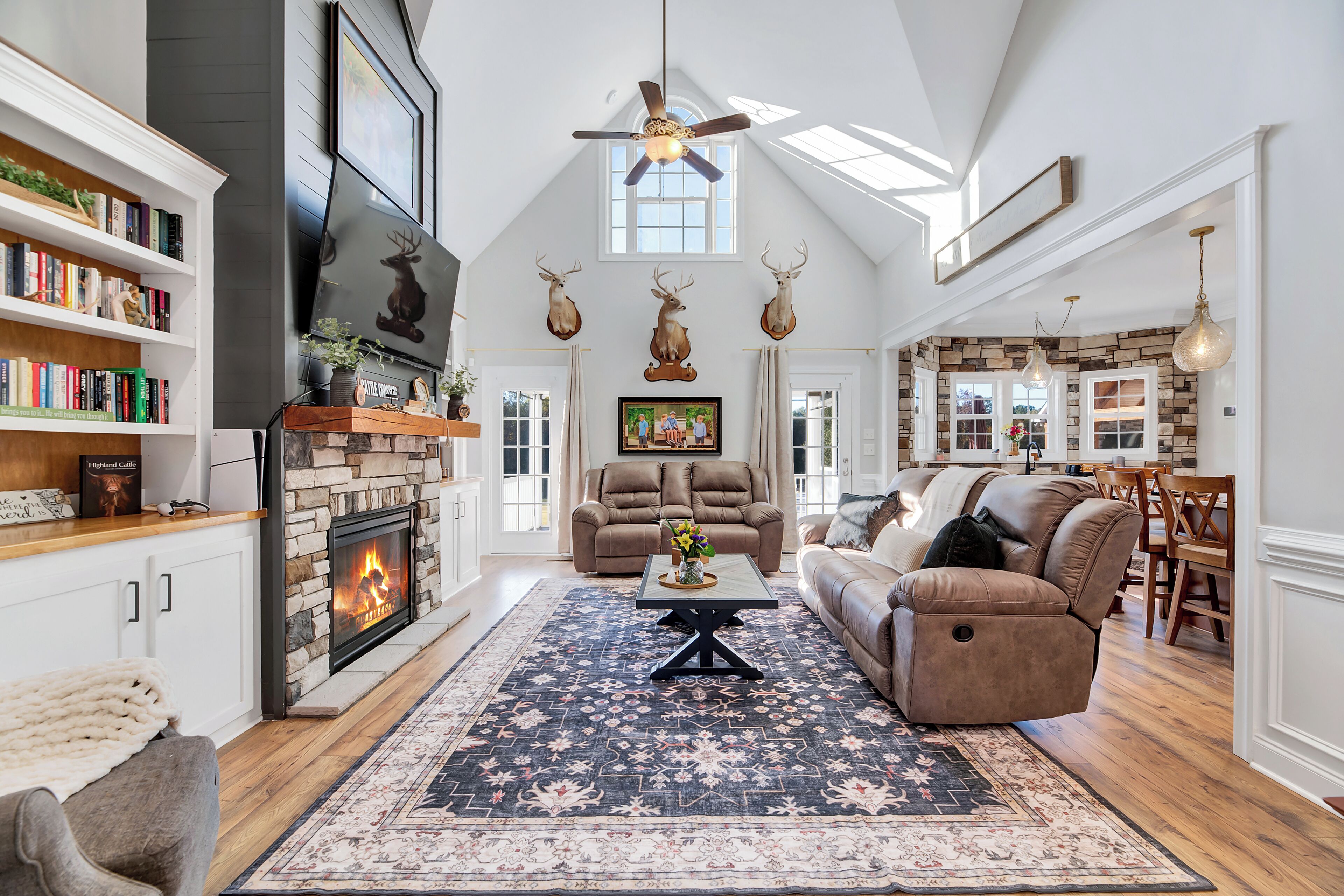 スマートテレビ、テレビゲーム、テーブルサッカー台、卓球台