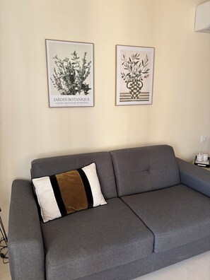 غرفة ديلوكس رباعية - بشرفة - بمنظر لكرمة العنب | مكواة/لوح كي وواي فاي مجانًا