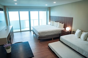 1 bedroom, iron/ironing board, Internet, bed sheets - Shine Suites Studio 6 (Miami Beach)