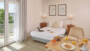 Wifi gratis y ropa de cama