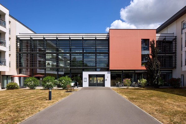 المنشأة من الخارج