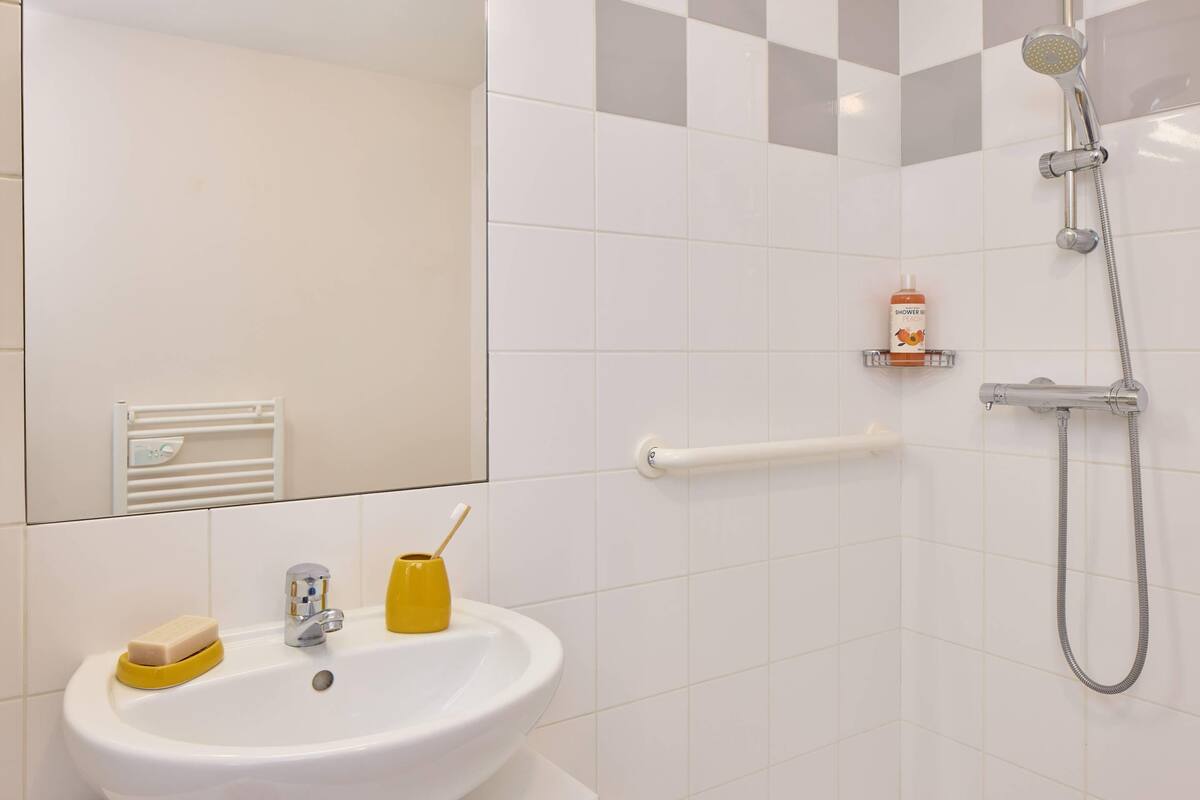 جناح - سريران كبيران - لغير المدخنين | واي فاي مجانًا