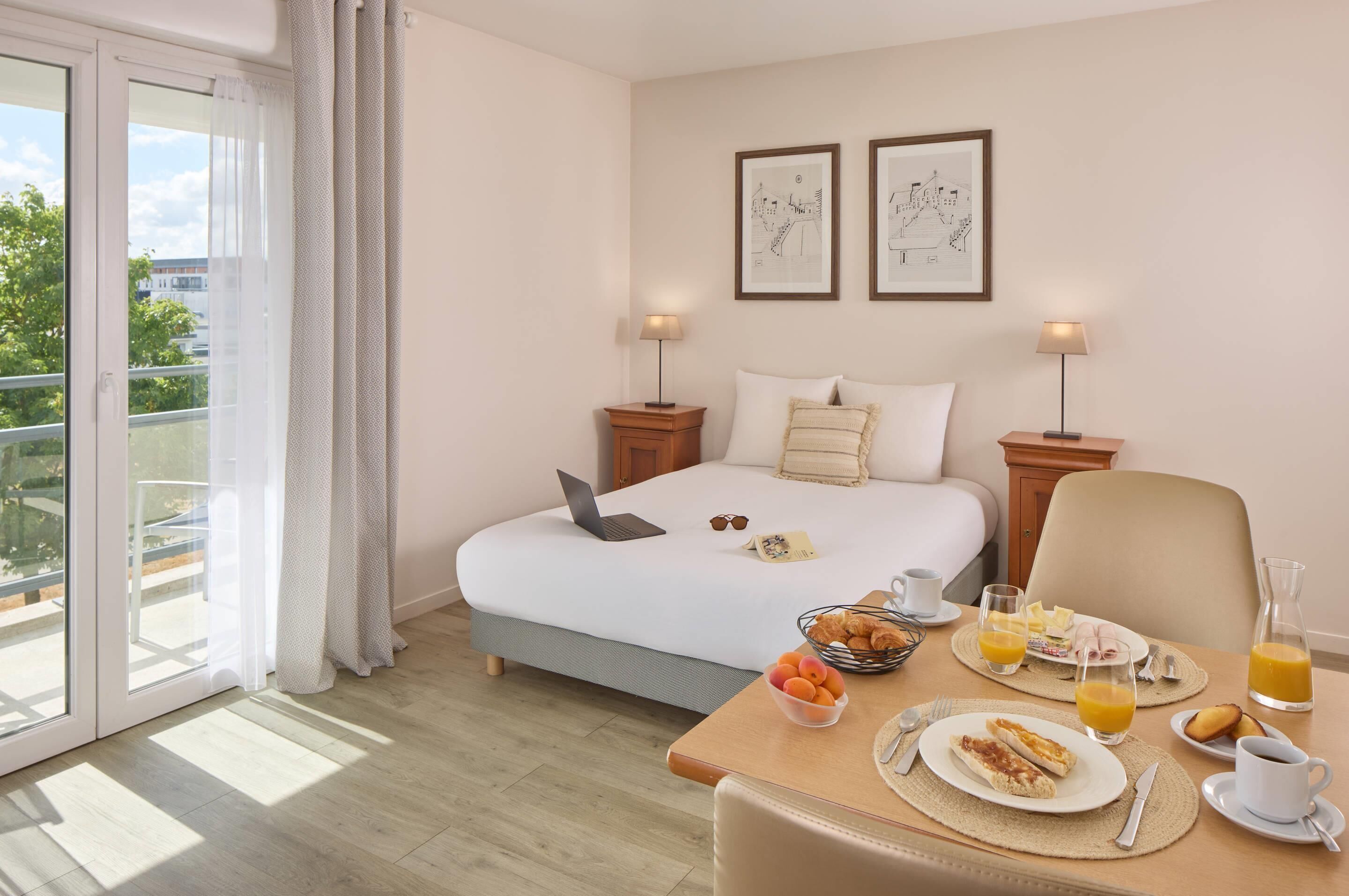 Standard Room, 1 Queen Bed, Non Smoking | Free WiFi