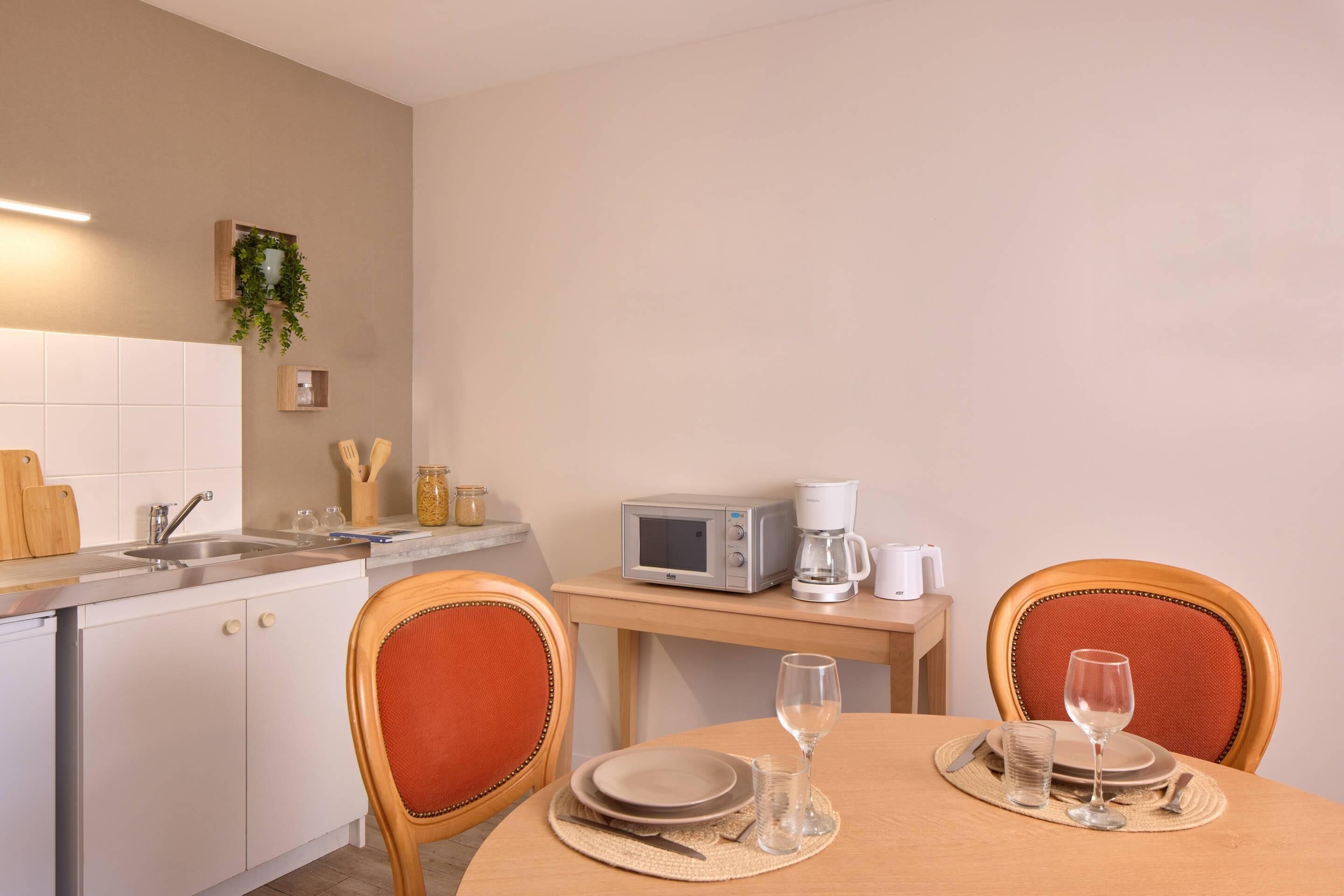 Apartment (Upgrade) | WiFi (free), bed sheets