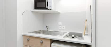 Room, 1 Queen Bed, Non Smoking (Upgrade) | Free WiFi