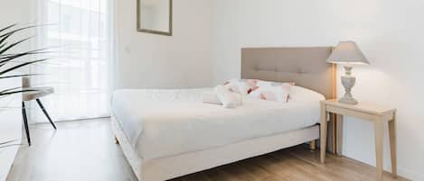 Zimmer, 1 Queen-Bett und Schlafsofa, Nichtraucher (Upgrade) | Kostenlose Babybetten, kostenloses WLAN, Bettwäsche