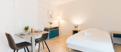 Standard Room, 1 Queen Bed, Non Smoking | Free WiFi