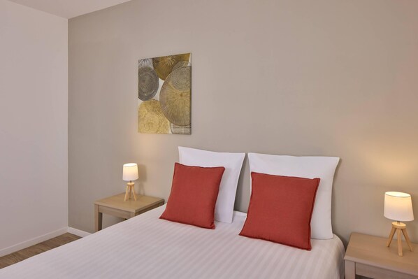 Standard Room, 1 Queen Bed, Non Smoking | Free WiFi - Quality Suites Perpignan (Perpignan)