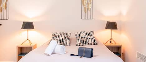 Chambre Standard, 1 grand lit, non-fumeur | AccĂšs au Wi-Fi (inclus)