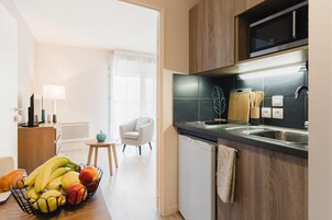 Studio | Private kitchen | Coffee/tea maker, electric kettle