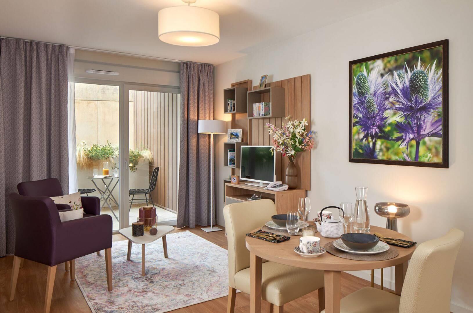 Room, 1 Queen Bed, Non Smoking (Upgrade) | WiFi (free)