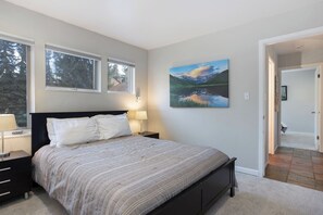 3 bedrooms, desk, iron/ironing board, WiFi - East Vail Pitkin Creek Home - Corner Unit on Creek (Vail)
