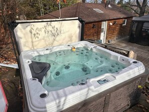 مغطس سبا خارجي