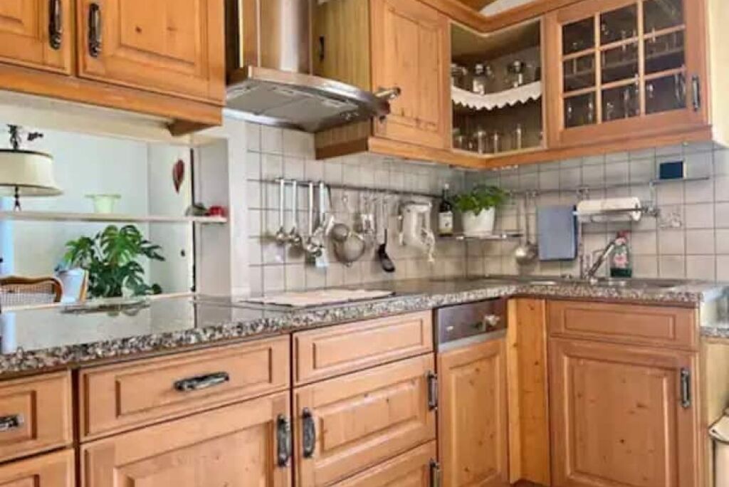 冷蔵庫、オーブン、コンロ、食器洗い機