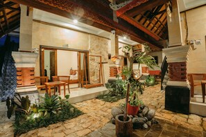 المنطقة المحيطة بالمنشأة