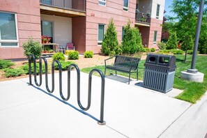 المنطقة المحيطة بالمنشأة