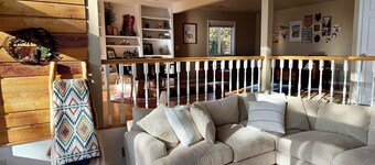 Pikes Peak Basecamp – Sleeps 16+ Mountain Views!!!