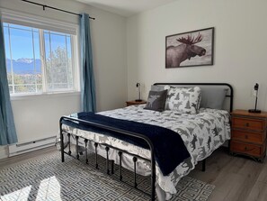 4 bedrooms, desk, free WiFi, bed sheets - Pikes Peak Basecamp – Sleeps 16+ Mountain Views!!! (Woodland Park)