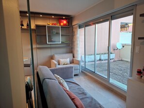 TV - NEW! T2, 35m2, quiet, A/C, near beaches, 47 sqM terrace (Menton)