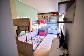 1 bedroom, free WiFi, bed sheets - NEW! T2, 35m2, quiet, A/C, near beaches, 47 sqM terrace (Menton)