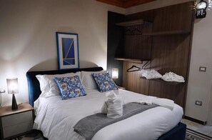 In-room safe, desk, laptop workspace, blackout drapes - Hotel Villa Nunziante  (Scafati)