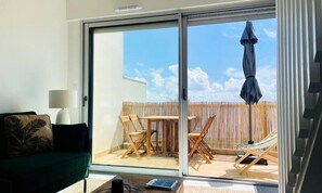 Living area - The Canopy, Stunning Sea View, Lr134 (La Rochelle)