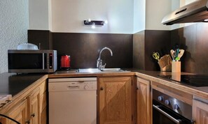 Microwave, oven, dishwasher, coffee/tea maker - Apartment in Pra-loup With Slope Views (Uvernet-Fours)