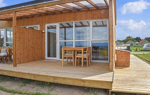 Outdoor dining - Nice home in Hanstholm with house sea view (Hanstholm)