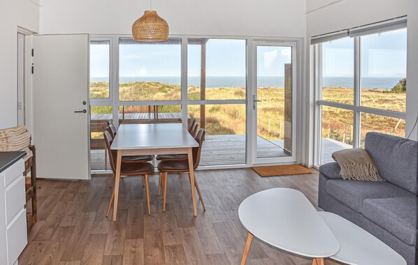 Living area - Nice home in Hanstholm with house sea view (Hanstholm)