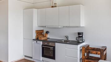 Réfrigérateur, plaque de cuisson, lave-vaisselle, cafetiÚre/bouilloire