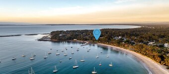 The Bay House - Waterfront with Fireplace