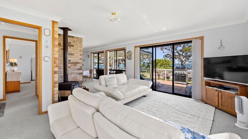 The Bay House - Waterfront with Fireplace