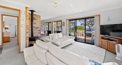 The Bay House - Waterfront with Fireplace