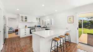 Fridge, microwave, oven, stovetop - Cedasands - Pet Friendly - 4 Mins Walk to Beach (Callala Beach)