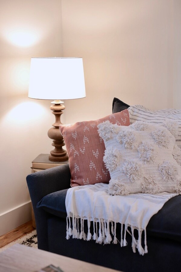 1 bedroom, iron/ironing board, internet, bed sheets