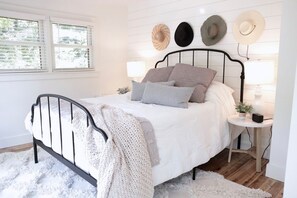 1 slaapkamer, een strijkplank/strijkijzer, internet, beddengoed