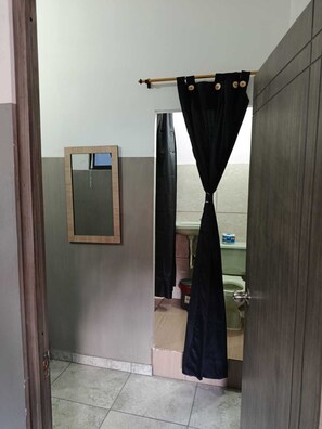 مناشف، صابون، ورق حمّام