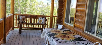 Log cabin with stunning views in Powderhorn Ski Resort