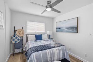 2 bedrooms, iron/ironing board, WiFi, bed sheets - Quaint Linda Vista Hideaway (San Diego)