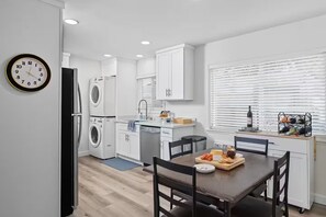 Dining - Quaint Linda Vista Hideaway (San Diego)