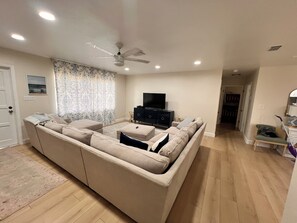 Smart TV - Charming 2-bedroom house in awesome Venice with AC and pool heater (Venice)